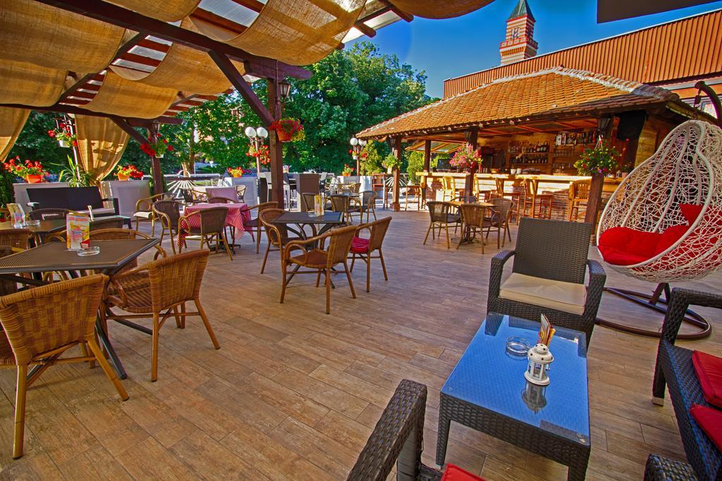 Hotel Petrus Paracin Exterior photo