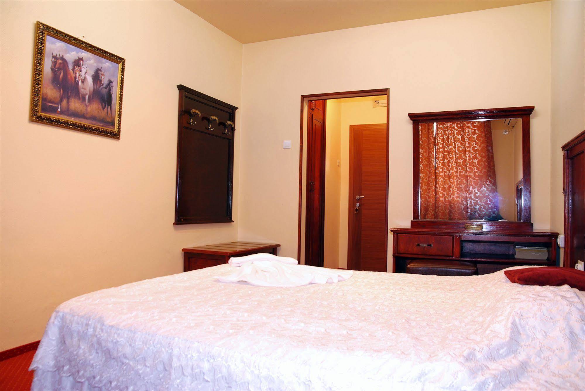 Hotel Petrus Paracin Exterior photo