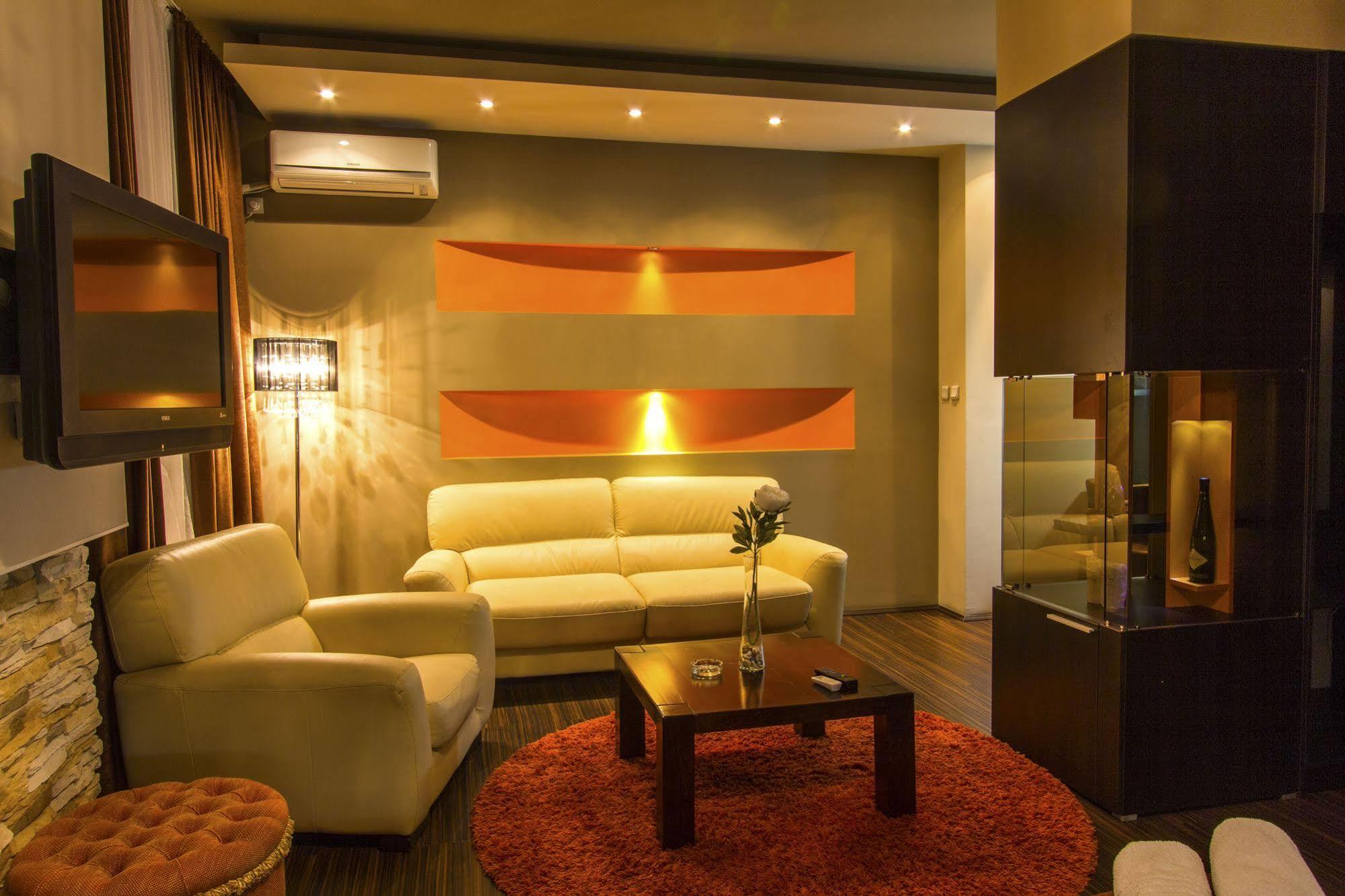 Hotel Petrus Paracin Exterior photo