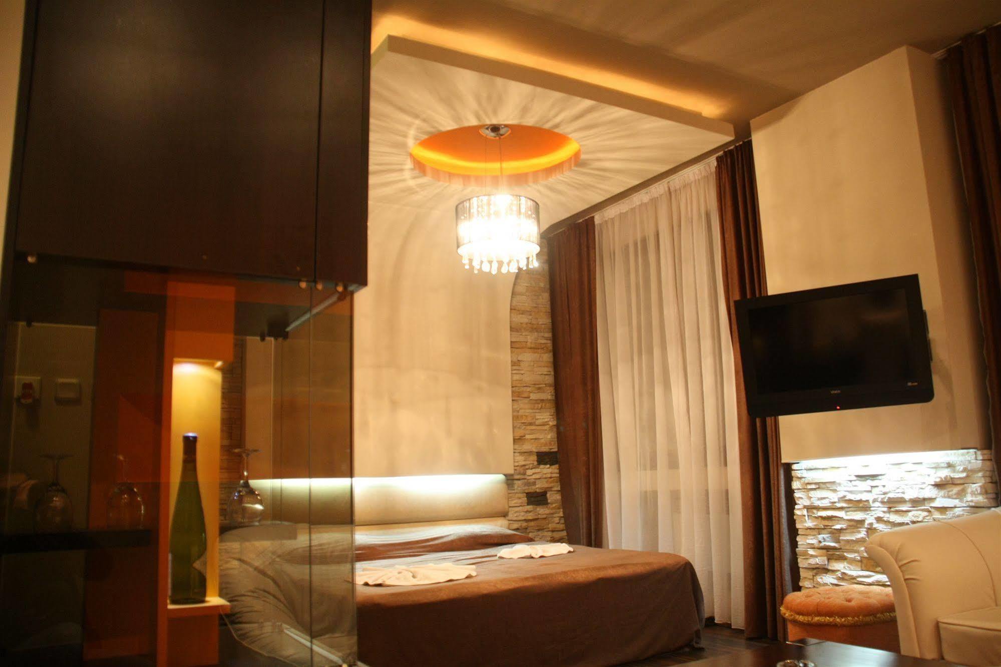 Hotel Petrus Paracin Exterior photo